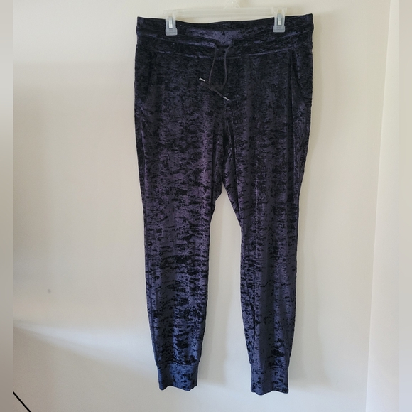 Lululemon athletica ready to crush velvet joggers - Picture 3 of 11